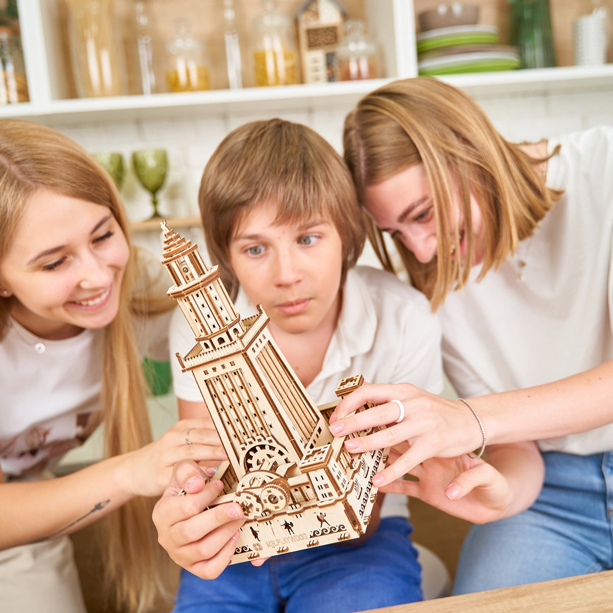 kids admiring alexandria lighthouse kit